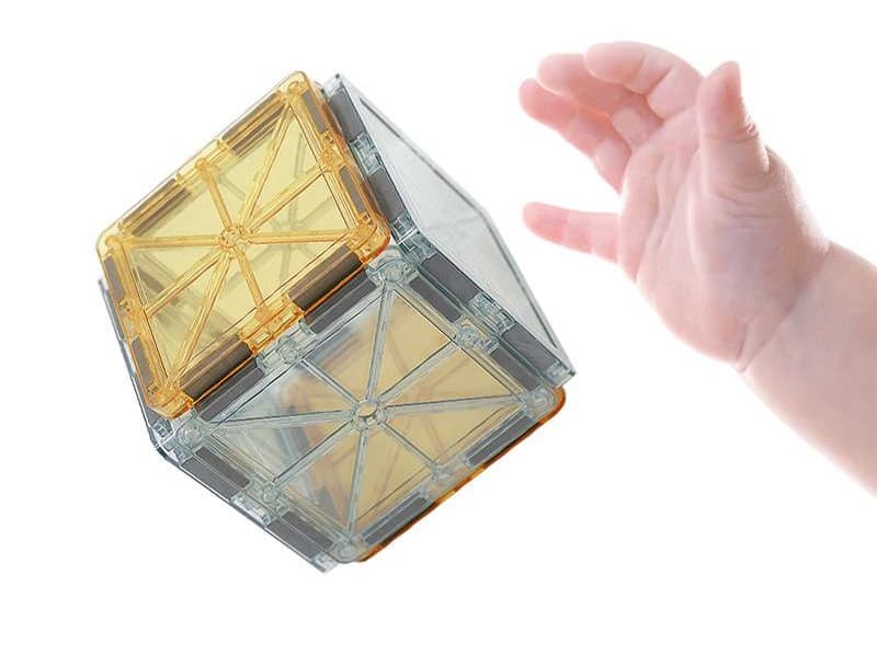 知育玩具 想像力を育むマグネットブロック