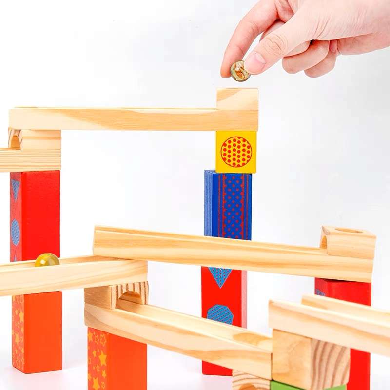 知育玩具 木のぬくもり香る迷路ビー玉ゲーム