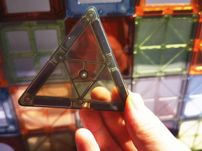 知育玩具 磁石のカラフルタイル積み木
