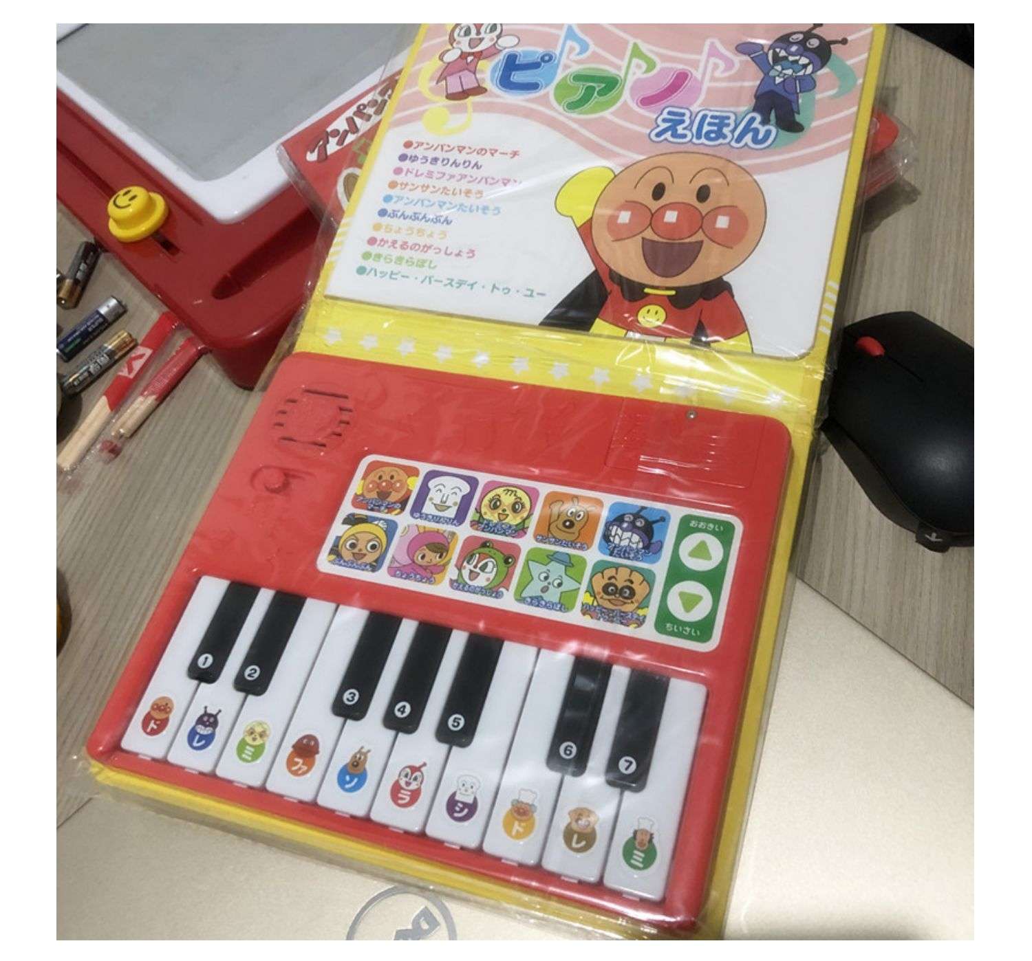 知育玩具 アンパンマンのあいうえお学習板