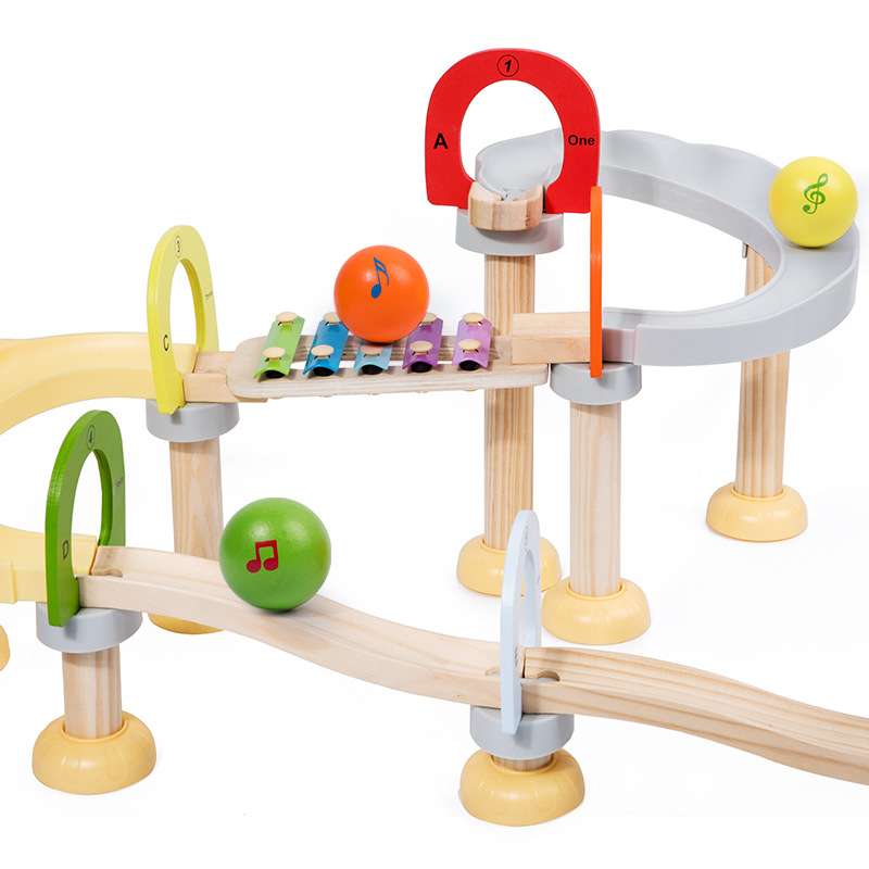 知育玩具 音のなる木製迷路遊び