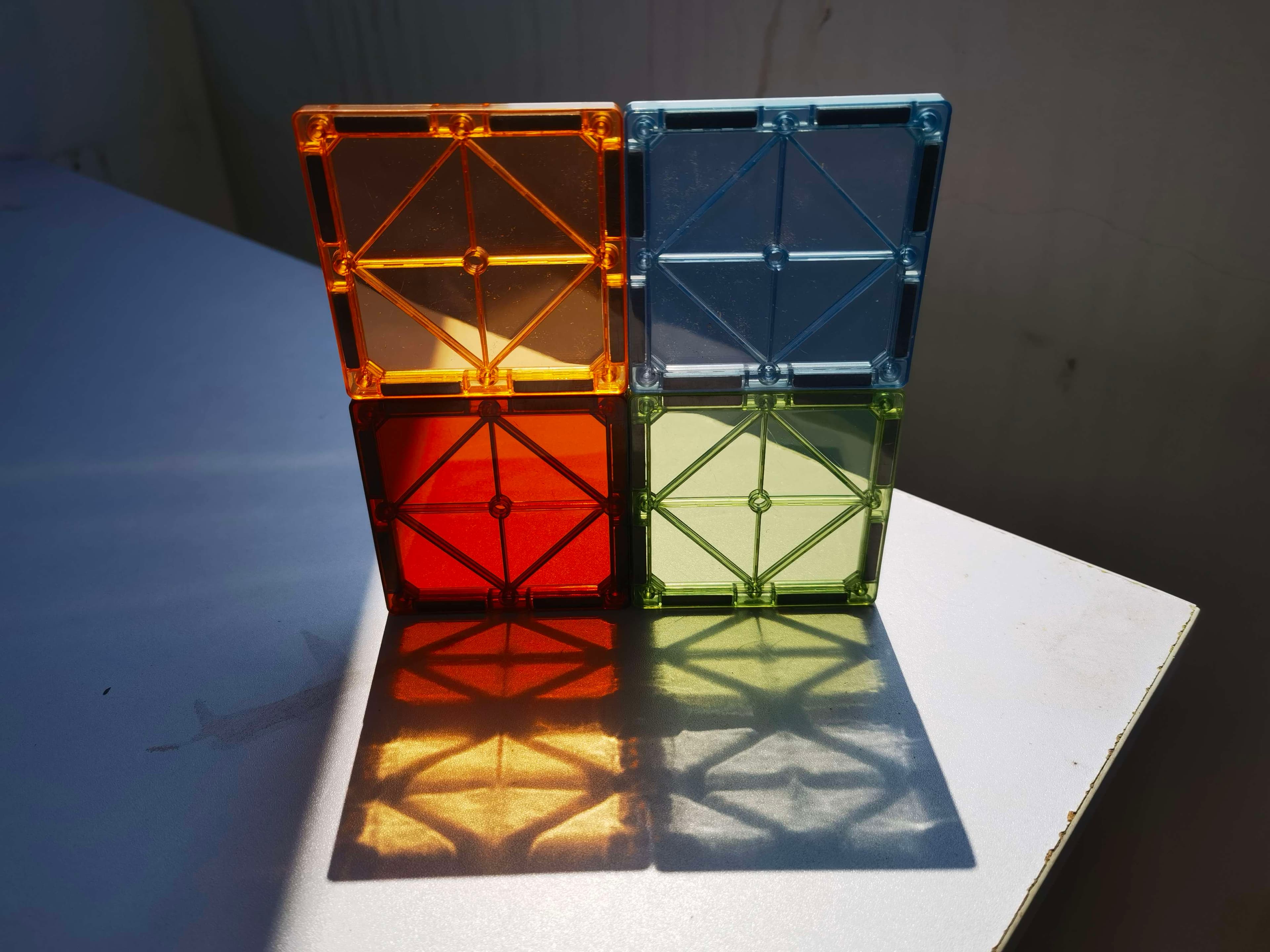 知育玩具 磁石のカラフルタイル積み木