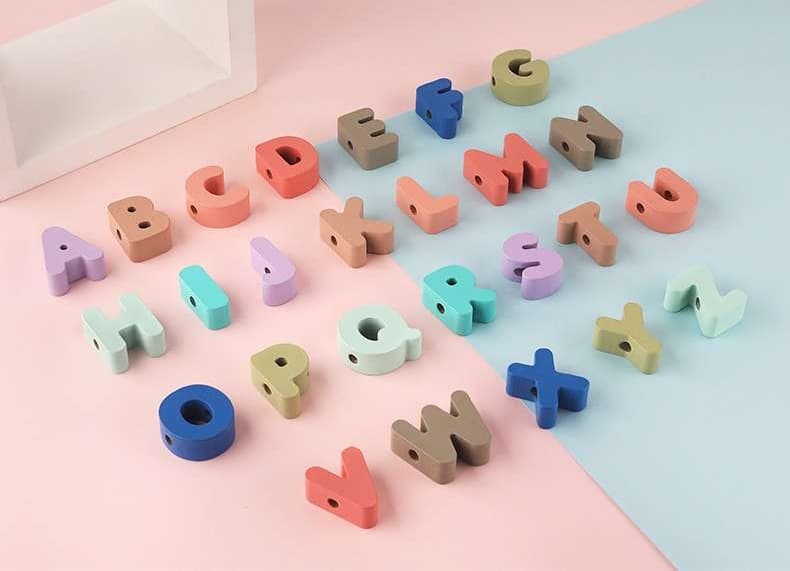 知育玩具 アルファベットと数字の木製パズル
